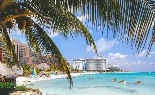 Jakie są korzyści z rezerwacji online w hotelu nad morzem?