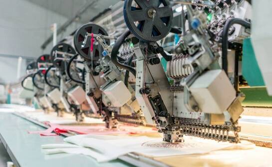 Haft komputerowy od 1 sztuki – jak personalizować odzież na małą skalę?