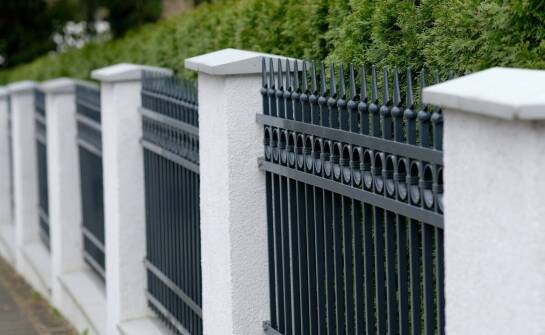 Schlüsselaspekte bei der Wahl von Metallzäunen für Ihr Zuhause