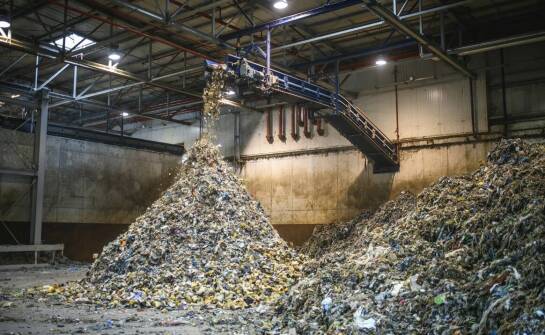 Jak proces recyklingu wpływa na efektywność gospodarki odpadami na Śląsku