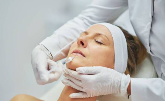 Medycyna estetyczna a naturalność – jak uzyskać subtelne efekty?