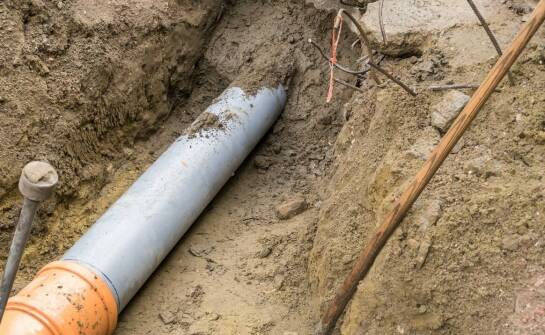 Co warto wiedzieć o procesie wycinania korzeni z rur?