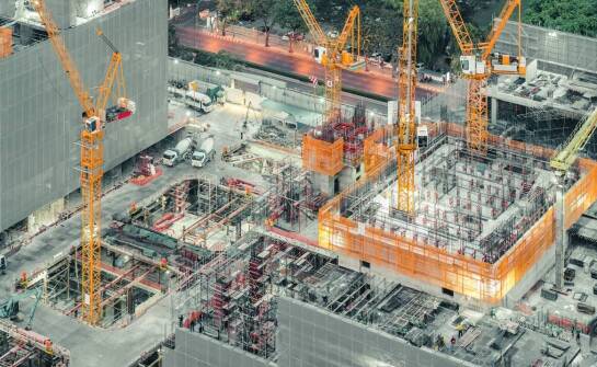 Kluczowe etapy realizacji projektów deweloperskich