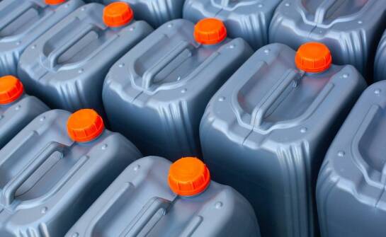 Kluczowe różnice między olejami mineralnymi a syntetycznymi w kontekście ekologii