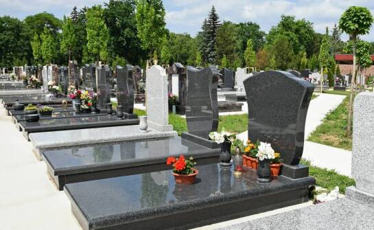 Misy na groby z granitu – trwałość i elegancja w jednym