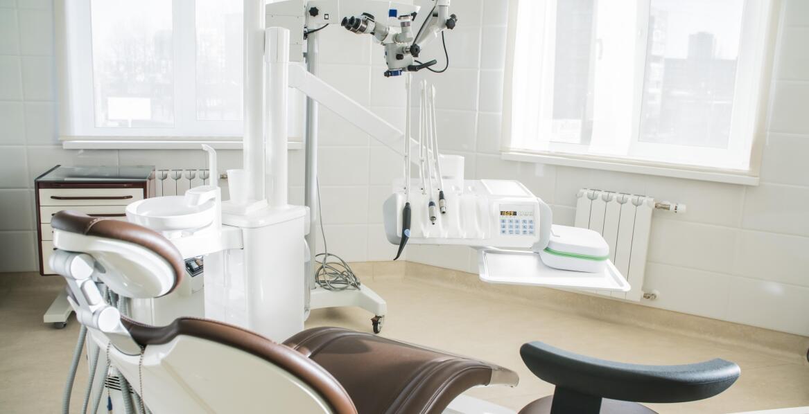 Jak nowoczesna stomatologia dba o komfort pacjenta podczas leczenia kanałowego?