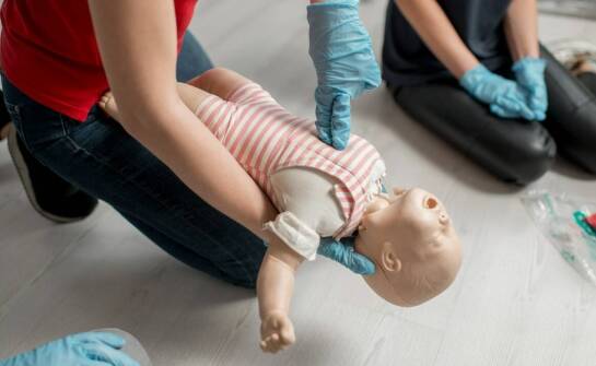 W jakich branżach pracownicy powinni przejść szkolenia z pierwszej pomocy?