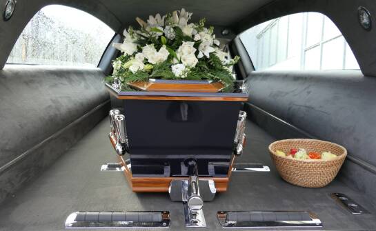 Jak wygląda proces transportu zmarłych na terenie Polski?