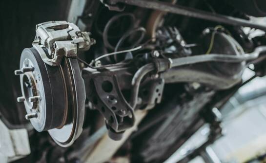 Pompy podciśnieniowe – jak wpływają na funkcjonowanie układu hamulcowego?