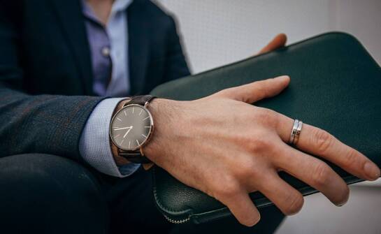 Elegancja i technologia: Zegarki dla mężczyzn ceniących styl