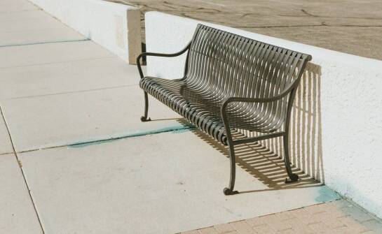 Trendy w projektowaniu ław drewnianych pokojowych na nadchodzący sezon