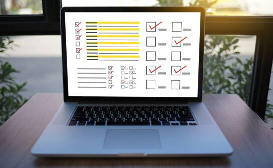 Integracja programu do głosowania online z systemami transmisji – kluczowe aspekty