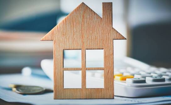 Porównanie pożyczek pod zastaw mieszkania z innymi formami finansowania