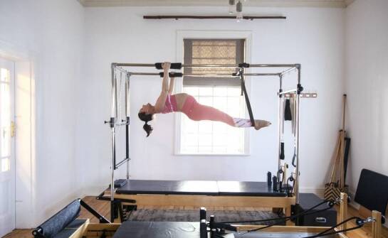 Kurs pilatesu jako narzędzie do osiągania celów fitnessowych
