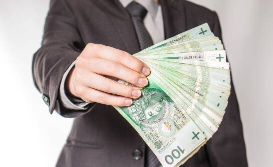 Komornik a zajęcie wynagrodzenia – co warto wiedzieć?