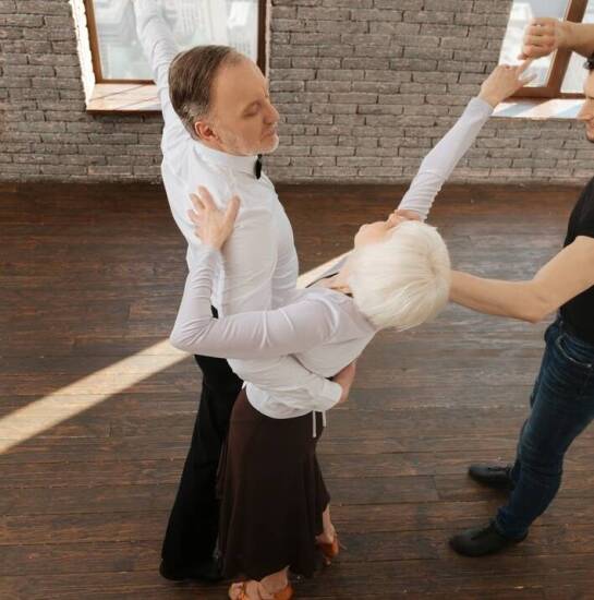 Kizomba a inne style tańca – co czyni ją wyjątkową?