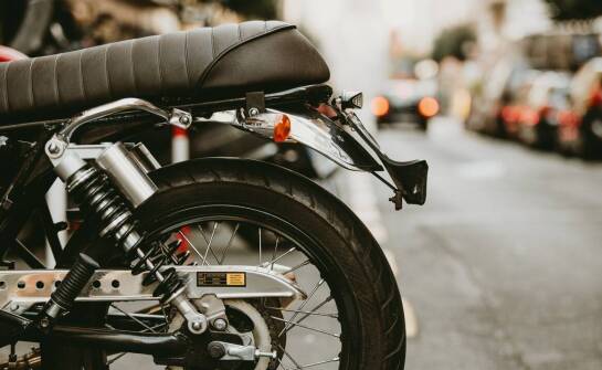 Wybór idealnych "mercedes buty" dla fanów motoryzacji