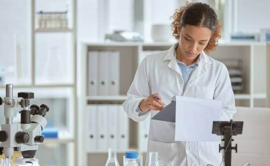 Jak analiza czynników chemicznych wpływa na zgodność z normami prawnymi?
