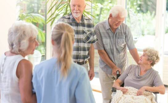 Hałas w domach opieki - jak wpływa na samopoczucie mieszkańców?