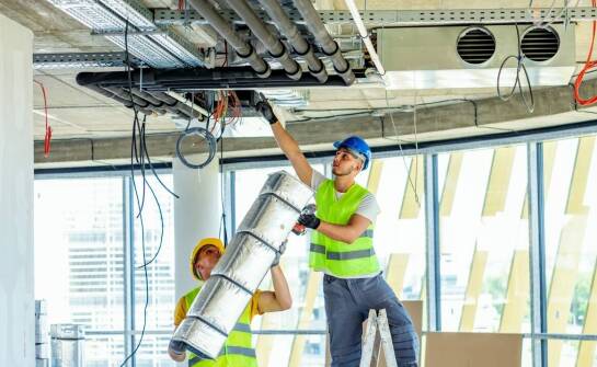 Jak wybrać odpowiedni dźwig do montażu urządzeń HVAC?