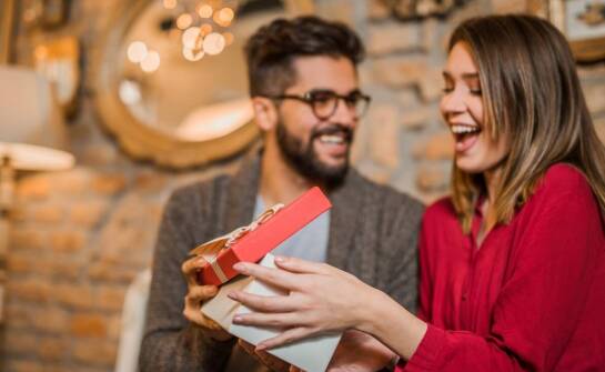 Wpływ małych pudełeczek na prezent na odbiór wybranego upominku