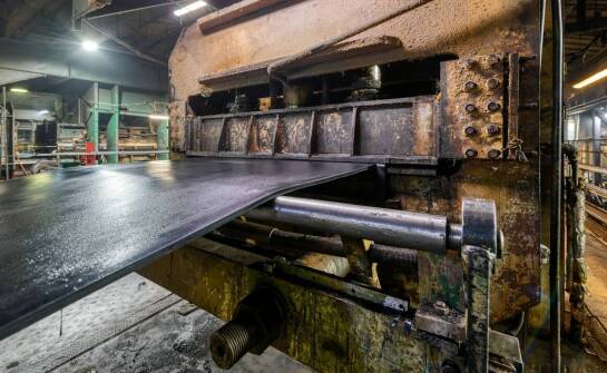 Blacha stalowa 1,5 mm jako materiał do produkcji sprzętu przemysłowego