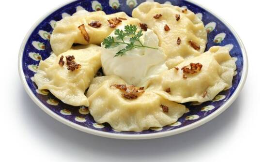 Durability and Aesthetics of Polish Ceramic Plates in Everyday Use