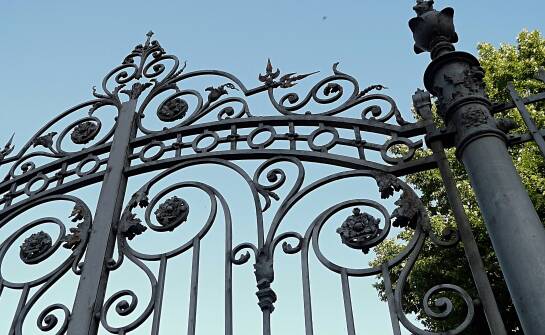 Der Einfluss von schmiedeeisernen Toren aus Polen auf den Immobilienwert