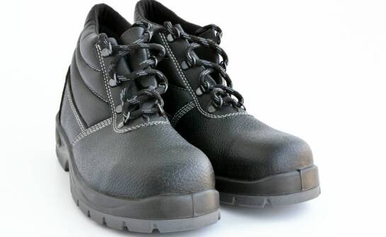 Buty robocze BHP męskie – jak zapewniają komfort podczas długotrwałego użytkowania?