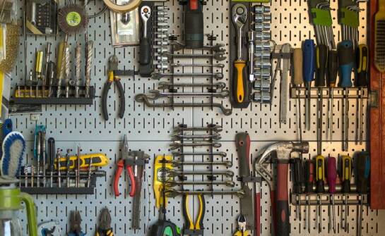 Rola młota w skomplikowanych projektach renowacyjnych