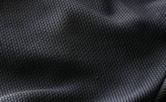 Eleganckie spodnie sportowe damskie a sezonowe trendy modowe
