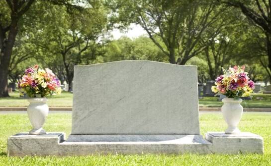 Ławka cmentarna do wkopania – opcje personalizacji dla indywidualnych potrzeb