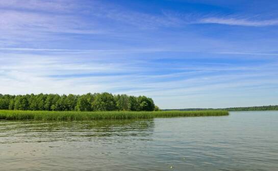Jak czarter jachtów na Mazurach może być dostępny dla każdego?