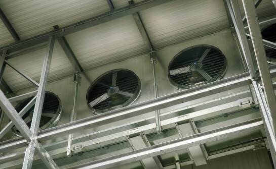 W jaki sposób odpowiednia wentylacja może wydłużyć żywotność sprężarek?