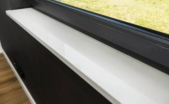 Trendy w designie: końcówki aluminiowe do parapetów w architekturze wnętrz