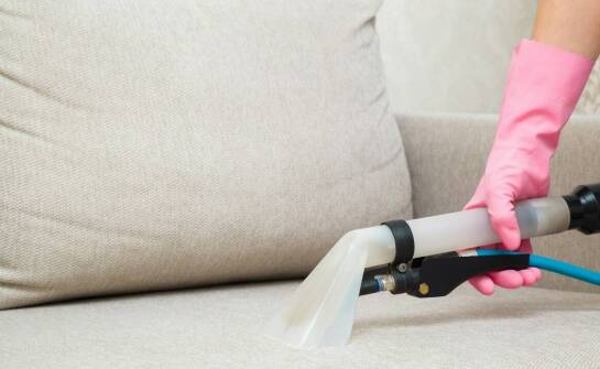 Profesjonalne czyszczenie tapicerki samochodowej - co oferują specjaliści?