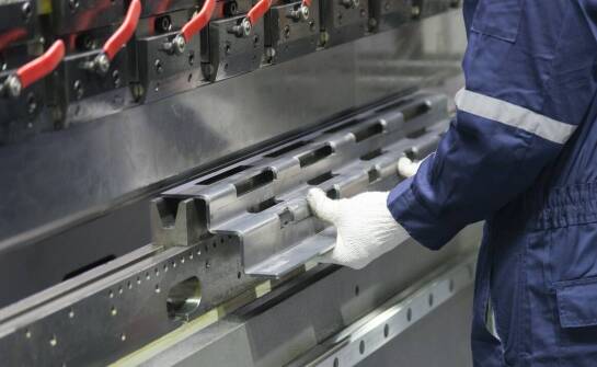 Jak gięcie CNC wpływa na funkcjonalność i wygląd komponentów?