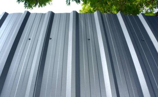 Jak zabezpieczyć tanie blachy trapezowe przed korozją?