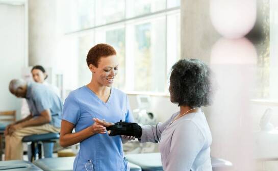 Znaczenie wsparcia rehabilitacyjnego w domach opieki