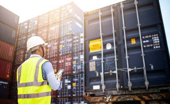 Jak wykorzystać procedurę 42 do przyspieszenia odpraw celnych?