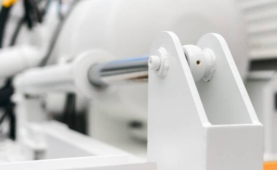 Jakie są główne zalety stosowania zaawansowanych siłowników w przemyśle?