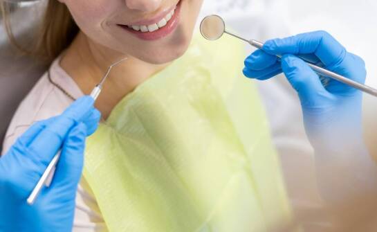 Rola periodontologii w zapobieganiu chorobom dziąseł i przyzębia