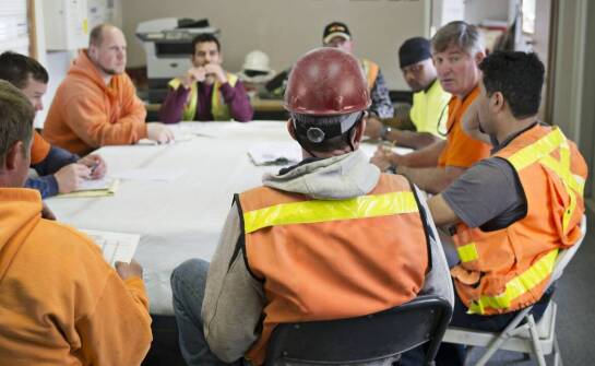 Wpływ szkolenia z zakresu metod prowadzenia instruktażu stanowiskowego na przestrzeganie przepisów BHP