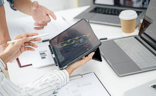 Jakie są kluczowe zalety stosowania technologii w planowaniu trasy online?