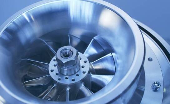 Jakie są zalety stosowania torque converter w maszynach ciężkich?