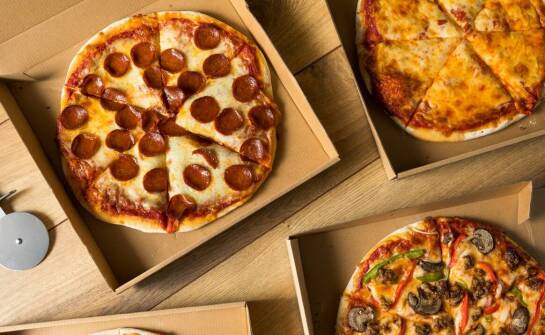 Jakie pudełka na pizzę najlepiej zabezpieczają przed utratą ciepła?
