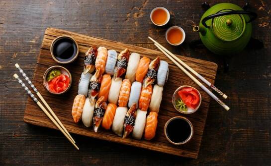 Uramaki z dostawą – odkryj nowe smaki w zaciszu własnego mieszkania