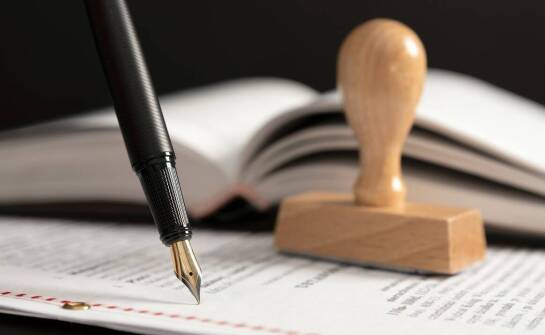 Kluczowe aspekty pracy tłumacza przysięgłego języka angielskiego w branży prawnej