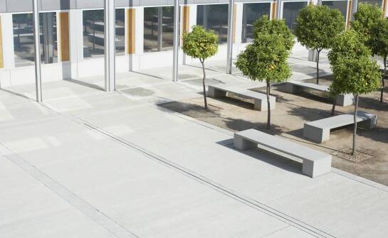 Wykorzystanie stołów betonowych w parkach i przestrzeniach miejskich