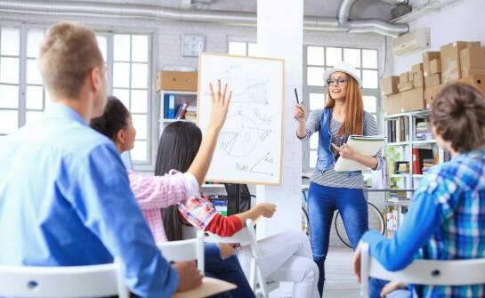 Jak kurs instruktora nauki jazdy może pomóc w lepszym zrozumieniu przepisów ruchu drogowego?